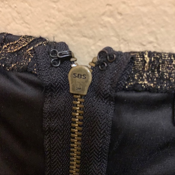 Size zero torrid black and gold tank top - Picture 5 of 5